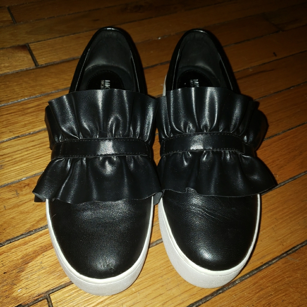 Lightly worn Michael Kors black sneakers- 6.5